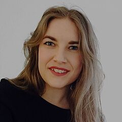 Foto af Mette Hegaard med link til artikel