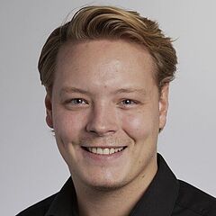 Foto af Rune Rehardt med link til artikel