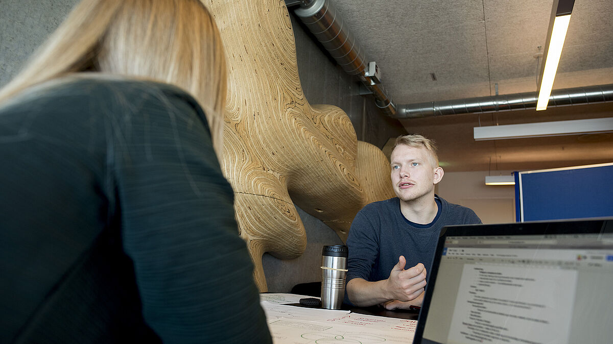 Dækbillede til dimittendundersøgelse fra cand.it.-uddannelsen i Interaktive digitale medier