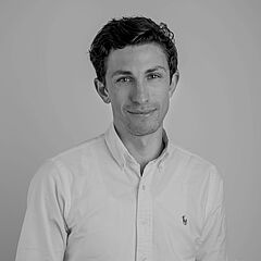 Foto af Vincente Kenrice Klehr med link til artikel